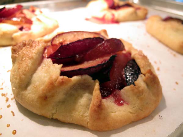 Crostata baking