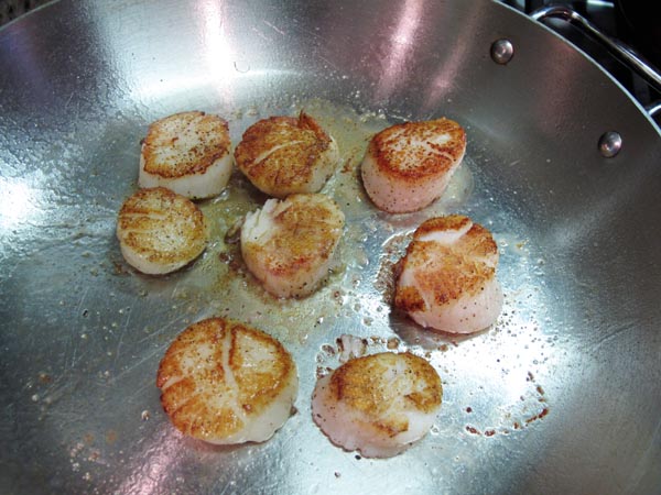 Seared scallops pan