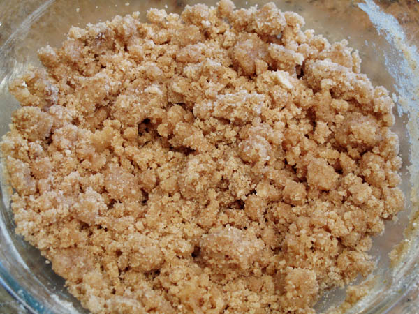 Blueberry Streusel Muffins topping
