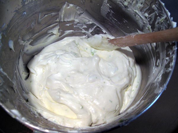 Creamy nobake cheesecake bowl
