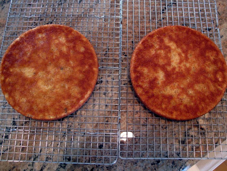 Banana cake cooling