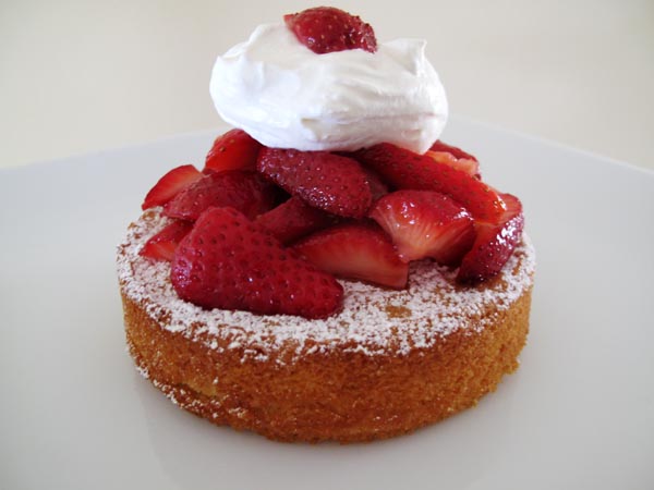 Almond Cakes with berries