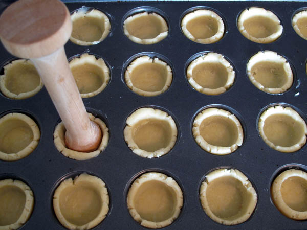 Mini Mince tarts tamper