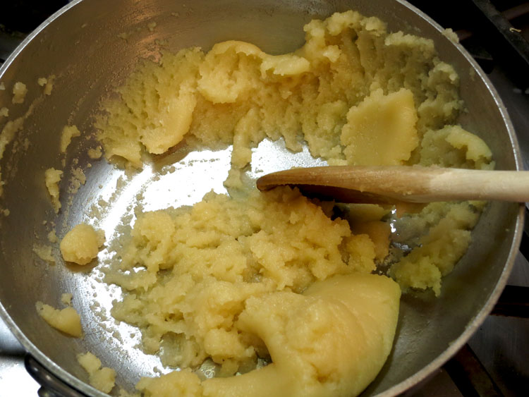 Profiteroles dough