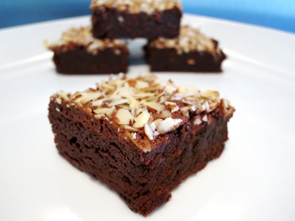 Almond Topped Amaretto Brownies1