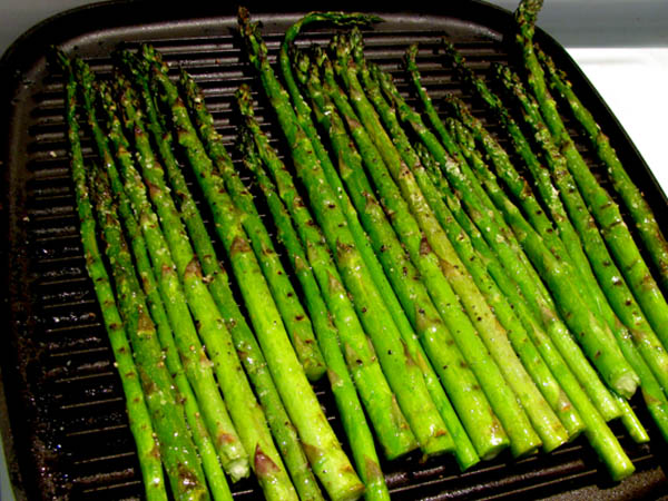 Asparagus grill pan