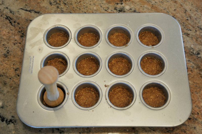 Crust pastry tamper